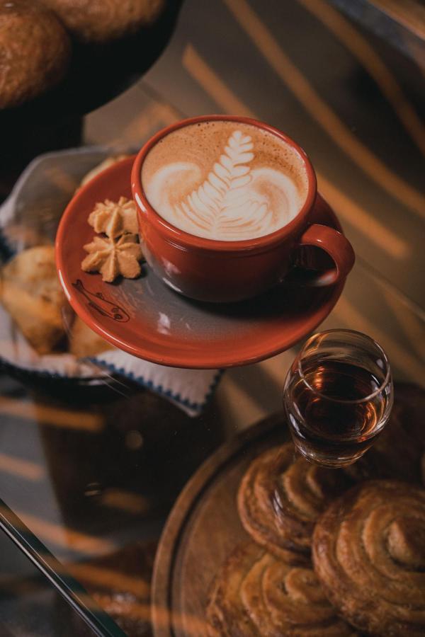 Hotel V1501 Pasto Exterior foto A cup of coffee with a glass of grappa